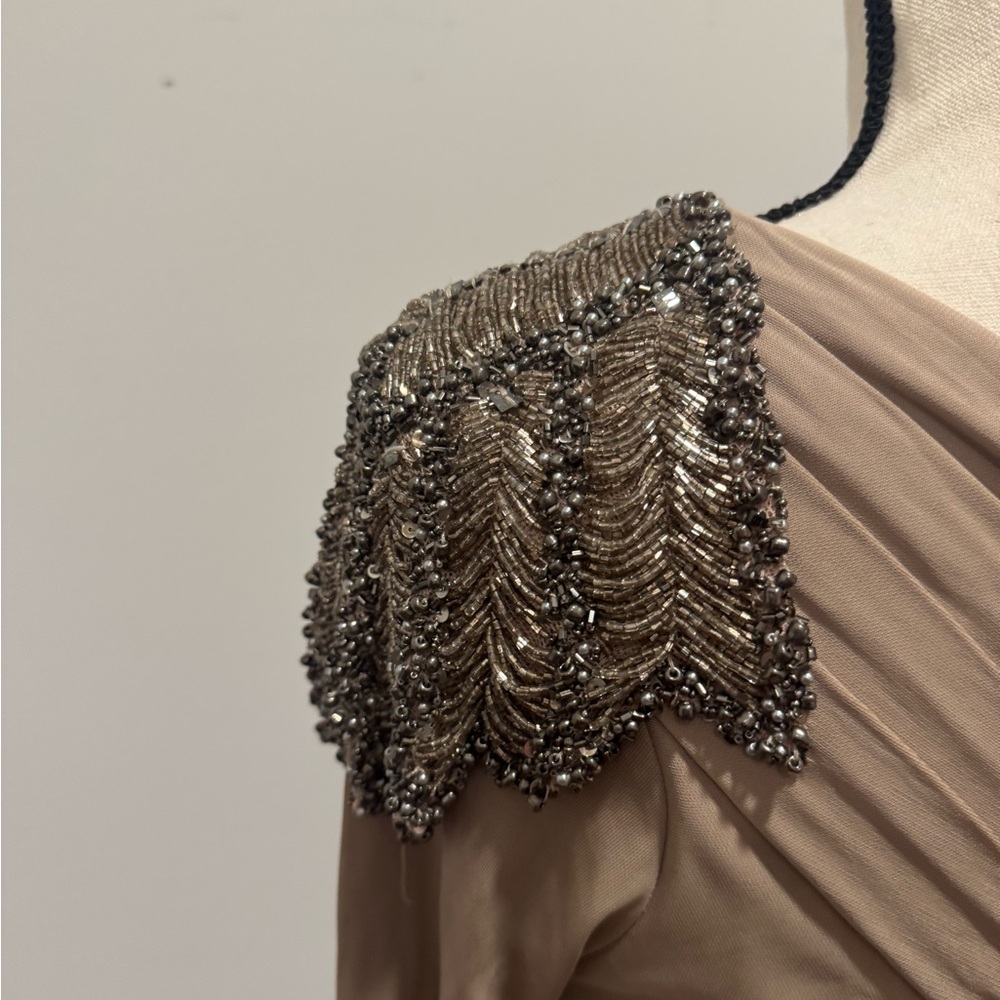 ASO SERENA VAN DER WOODSEN One-Shoulder Beige Dress - Picture 5 of 12
